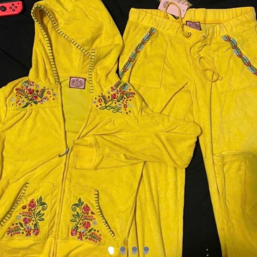 JUICY COUTURE RARE YELLOW
TRACKSUIT ( both pieces )